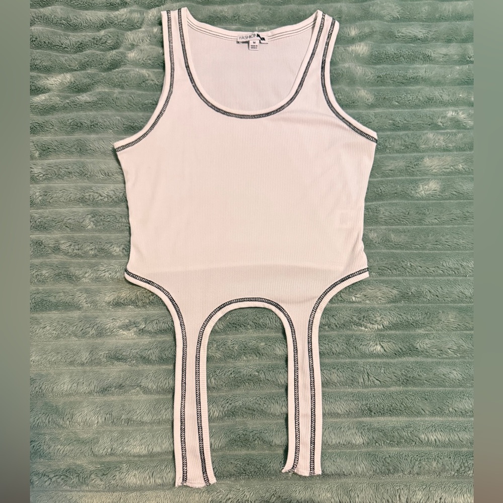 Fashion Nova White Contrast Stitch Cutout Bodysuit Size M Ribbed Sleeveless